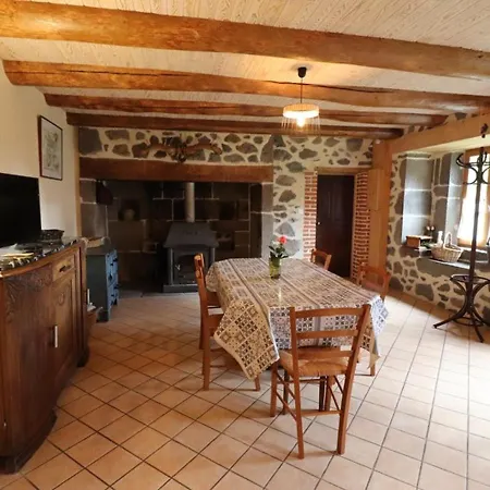 Gite Calme Au Coeur Des Volcans D'auvergne Avec Jardin, Cheminee Et Acces Internet. - Fr-1-742-48 Dom wakacyjny *