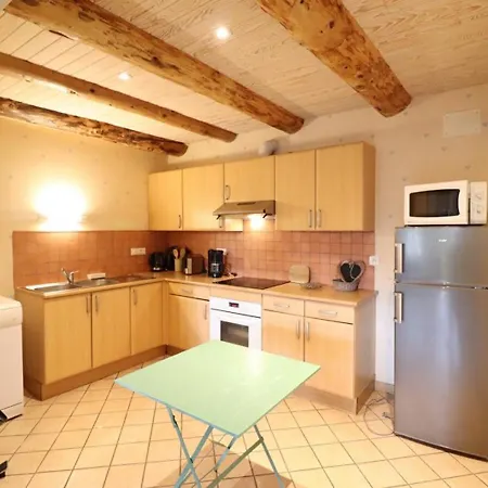 Gite Calme Au Coeur Des Volcans D'auvergne Avec Jardin, Cheminee Et Acces Internet. - Fr-1-742-48