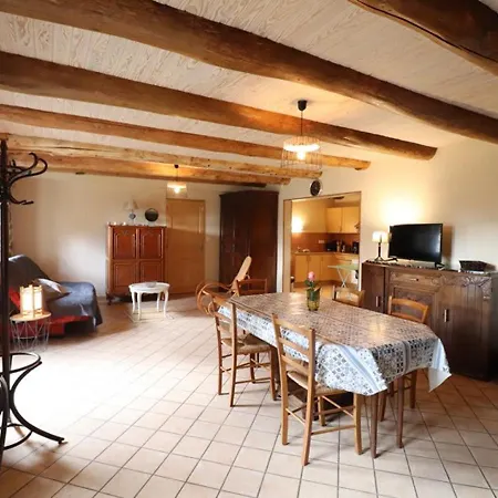 Gite Calme Au Coeur Des Volcans D'auvergne Avec Jardin, Cheminee Et Acces Internet. - Fr-1-742-48 *