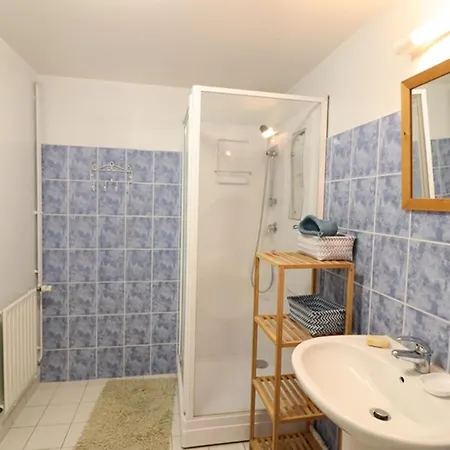 Gite Calme Au Coeur Des Volcans D'auvergne Avec Jardin, Cheminee Et Acces Internet. - Fr-1-742-48 *
